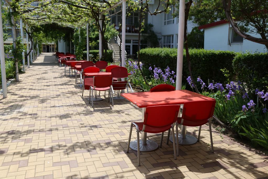 Hotel Amiral Mamaia Extérieur photo