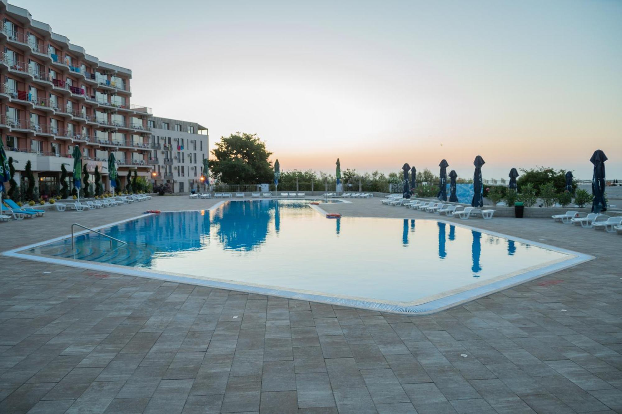 Hotel Amiral Mamaia Extérieur photo
