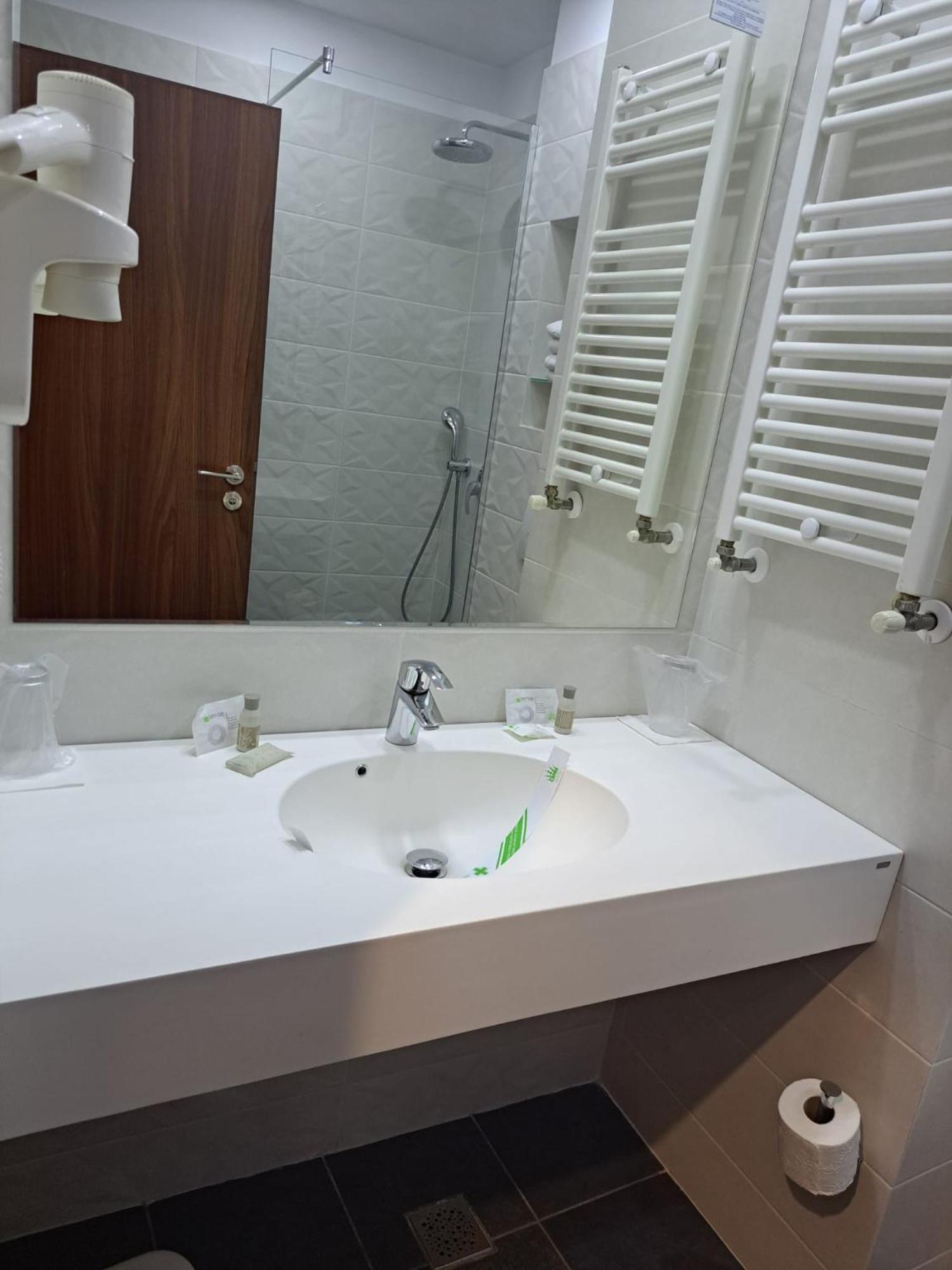 Hotel Amiral Mamaia Extérieur photo