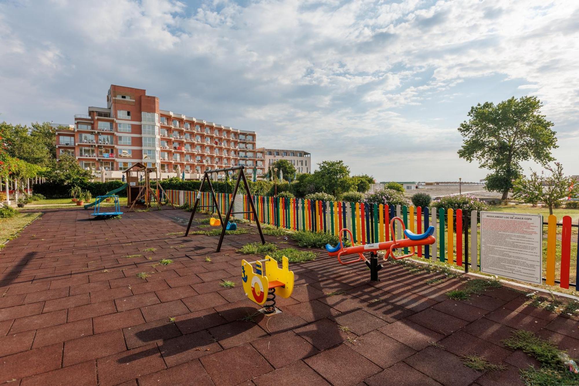 Hotel Amiral Mamaia Extérieur photo